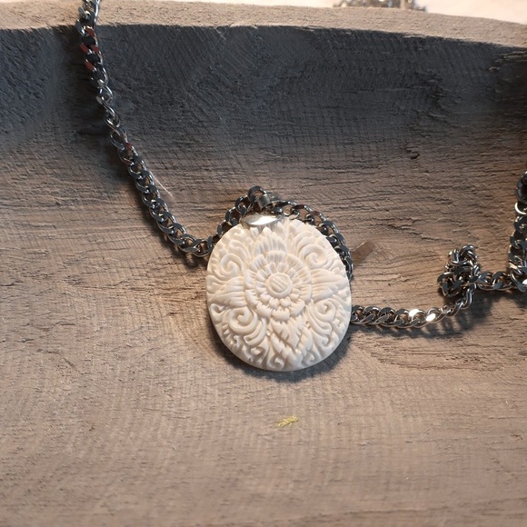 HAND-CARVED Pendant SS Chain - Picture 7 of 8
